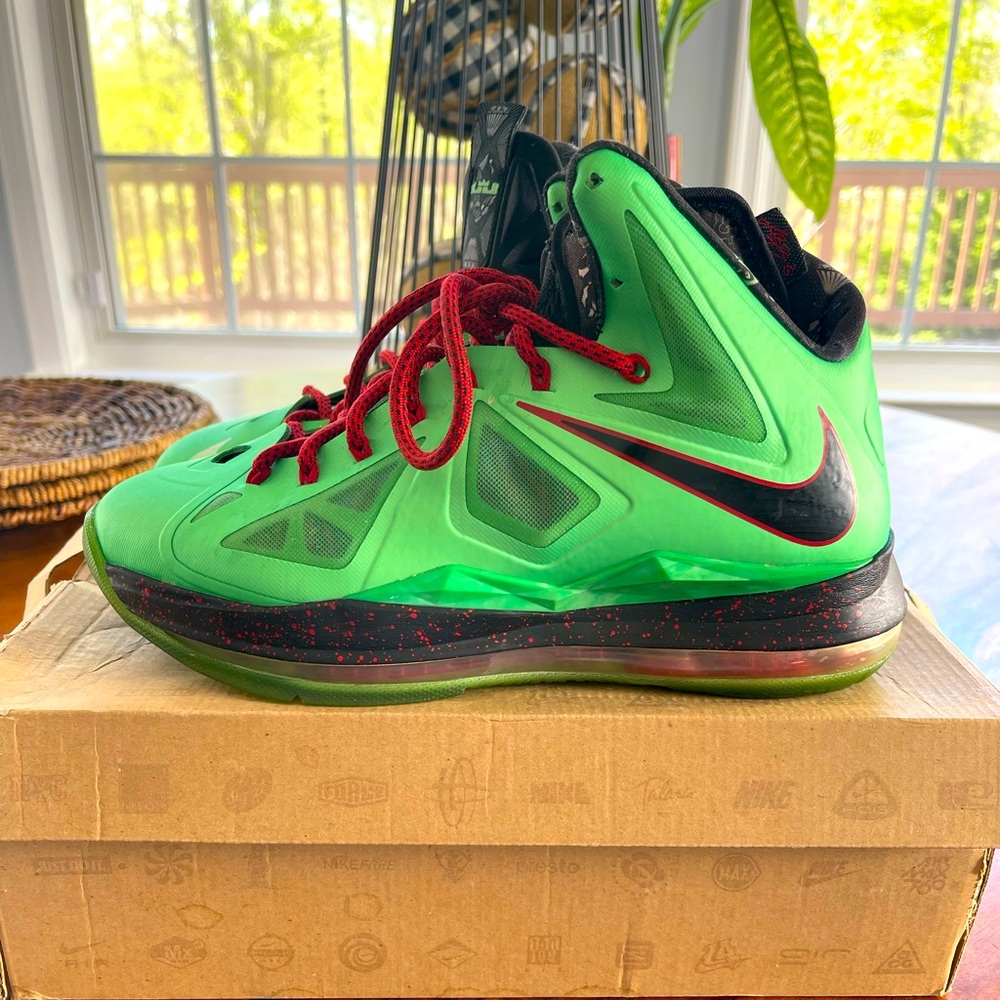 2012
LeBron 10 'Cutting Jade' Size 8.5